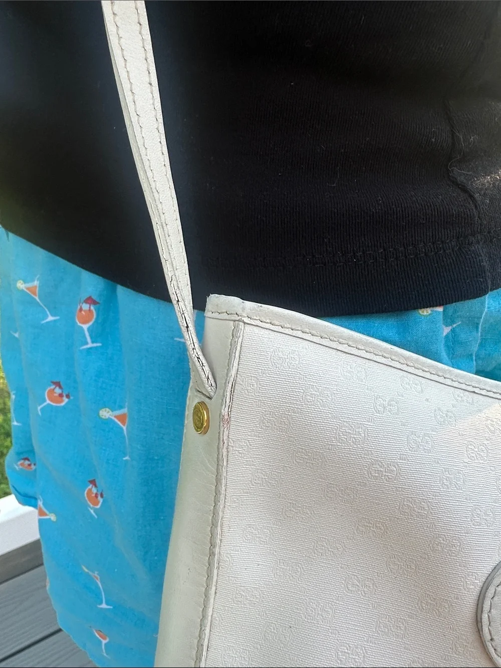 Gucci White Crossbody Bucket Bag